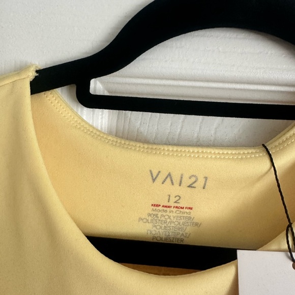 new workout top - Picture 3 of 3